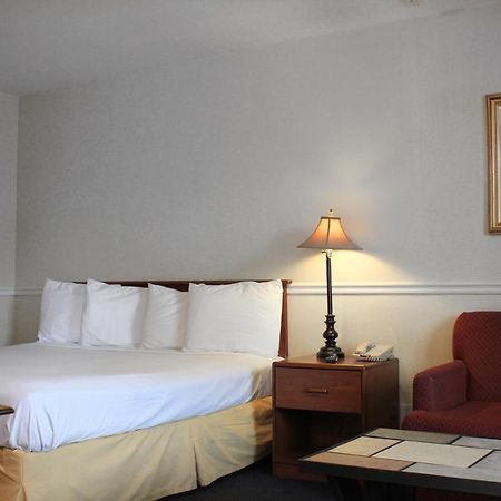 Alpine Inn & Suites Рокфорд Экстерьер фото