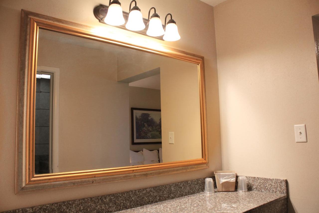 Alpine Inn & Suites Рокфорд Экстерьер фото
