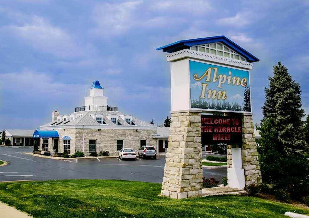 Alpine Inn & Suites Рокфорд Экстерьер фото